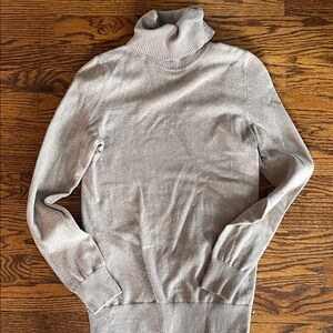 GAP Women's Tan Turtleneck Sweater